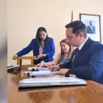 La entrega de antecedentes administrativos por parte de Javier Fuchslocher se realizó durante la mañana en dependencias de la Delegación Presidencial Provincial., Cedida
