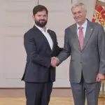 Gabriel Boric entrega la presidencia a José Antonio Kast en una ceremonia republicana en el Congreso Nacional., redes sociales