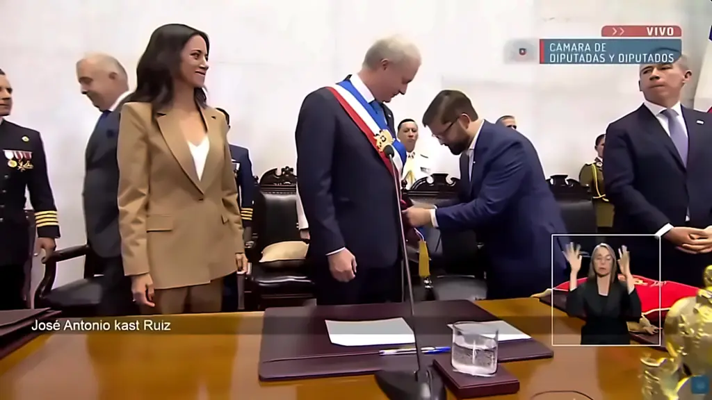 Cambio de mando, Captura