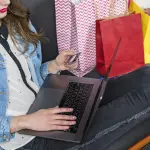 Revisar el perfil del comprador y verificar que la cuenta bancaria corresponda a quien vende son pasos clave para evitar ser víctima de un delito, advierte la PDI., Freepik
