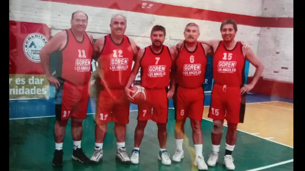 Auto Escape dirá adiós este sábado en el gimnasio del Colegio Alemán, cerrando una historia de 40 años marcada por la amistad, el básquetbol y el orgullo angelino, La Tribuna