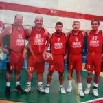 Auto Escape dirá adiós este sábado en el gimnasio del Colegio Alemán, cerrando una historia de 40 años marcada por la amistad, el básquetbol y el orgullo angelino, La Tribuna