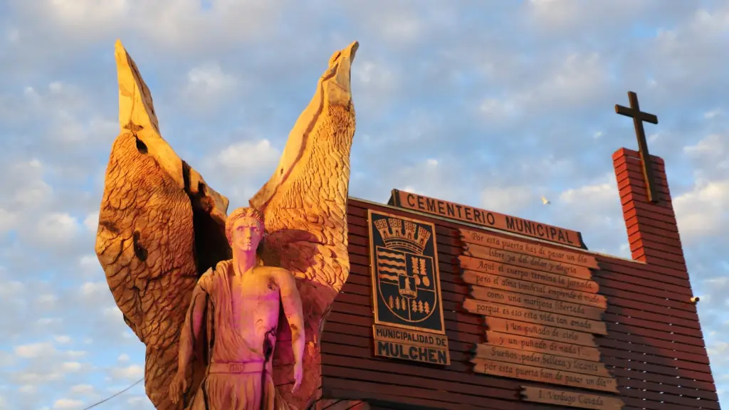 Con estatua del ángel Gabriel: Mulchén inaugura renovado acceso del Cementerio Municipal, Municipalidad de Mulchén