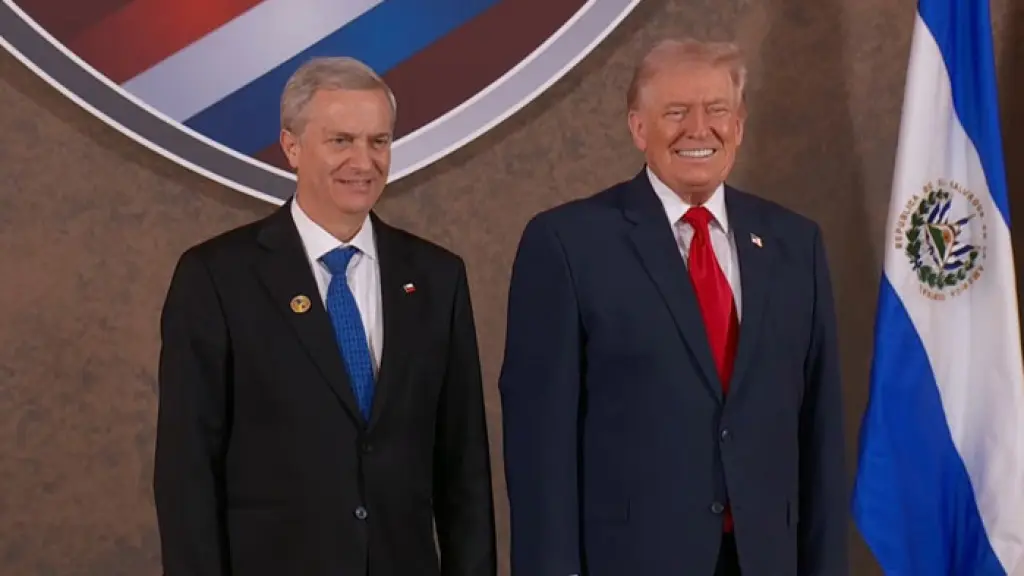 Presidente electo de Chile José Antonio Kast junto al presidente de E.UU Donald Trump en cumbre de las derechas, Emol