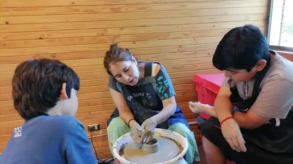 Ruth Barra, alfarera nacimentana, Cedida