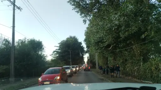 Caos vial en Los Ángeles marca el inicio del año escolar 2026: tacos de hasta 40 minutos en el sector sur y centro