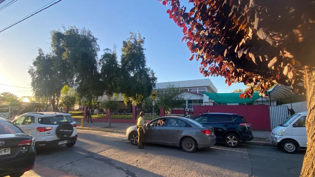 Funcionarios de la 5ª Comisaría realizaron labores de tránsito en accesos a colegios de la comuna., @CarabBioBio