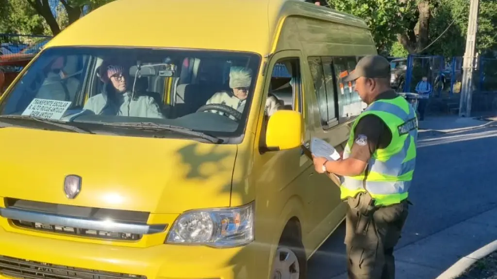 Fiscalización a transporte escolar por parte de Carabineros de Antuco / Cedida