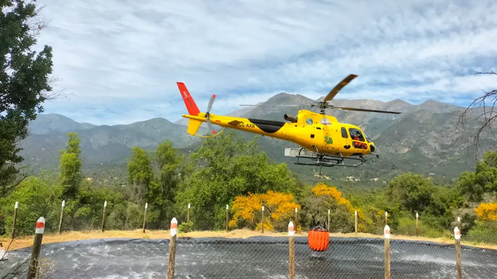El valor de la disponibilidad: Mientras las aeronaves compradas por el Estado logran estar operativas apenas un 60% del tiempo debido a las burocráticas licitaciones de repuestos, el modelo de arriendo propuesto a las gobernaciones asegura un 95% de tiempo en vuelo.
