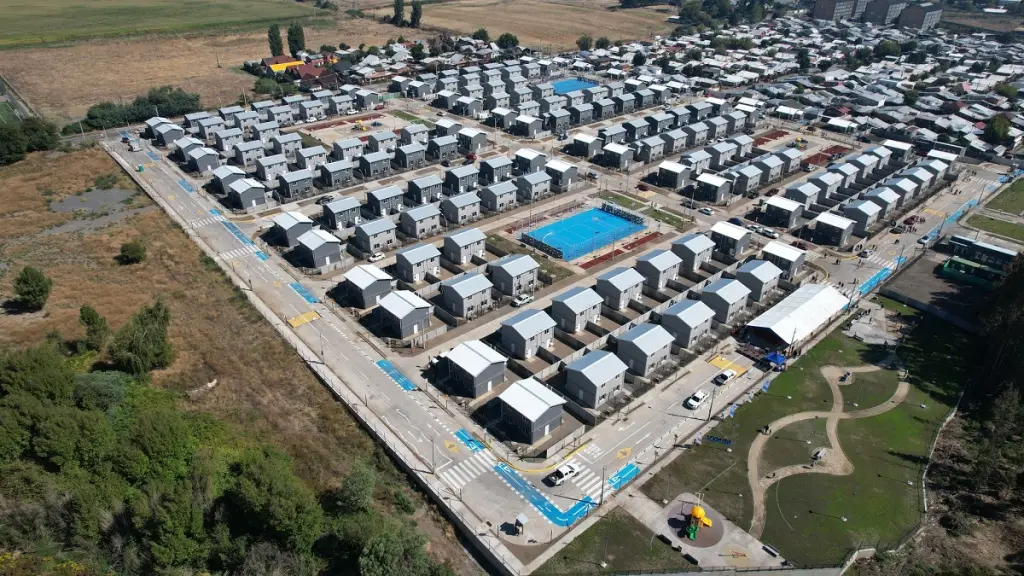 Vista aérea de la villa Valle de la Luna, conjunto habitacional recientemente inaugurado en la comuna de Los Ángeles., Municipalidad de Los Ángeles
