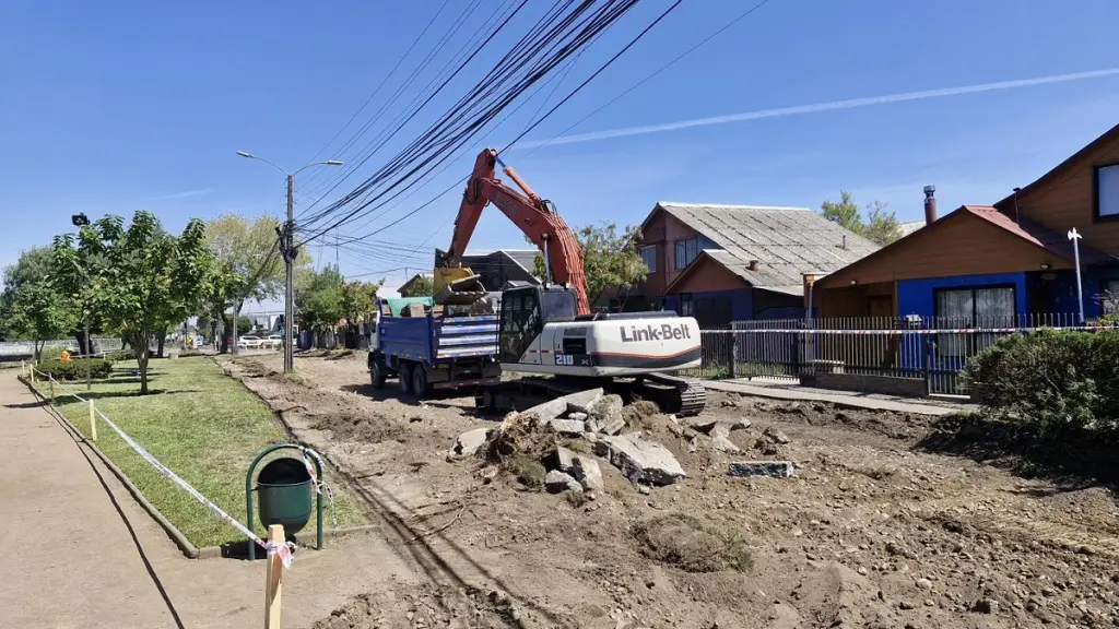 Los trabajos consideran la reposición de la calzada en el tramo comprendido entre calle Marconi y pasaje Queulat., Municipalidad de Los Ángeles