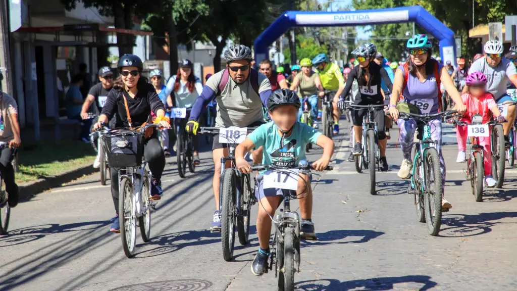 La actividad se realizará este domingo en Plaza Pinto y contempla un recorrido en bicicleta por diversas calles de Los Ángeles, en el marco de la conmemoración del Día Internacional de la Mujer., Municipalidad de Los Ángeles / Archivo