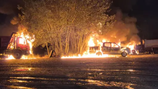 Incendio destruye camiones y maquinaria en Lautaro: pérdidas superarían los $250 millones en la Ruta 5 Sur