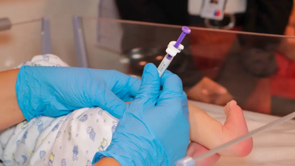 Recién nacidos y lactantes están dentro del grupo objetivo en la campaña de vacunación, Seremi de Salud Biobío