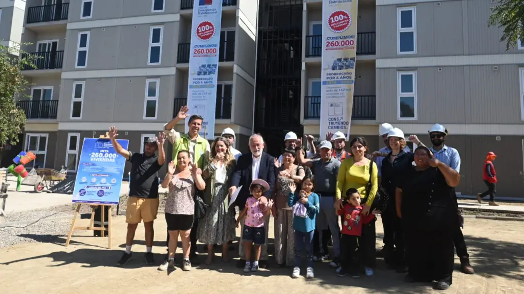 Carlos Montes informó el cumplimiento del objetivo del programa habitacional impulsado por el Ejecutivo, destacando su alcance en distintas regiones del país., Minvu
