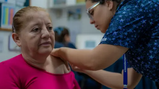 Los Ángeles inició vacunación contra la influenza: meta supera las 114 mil personas