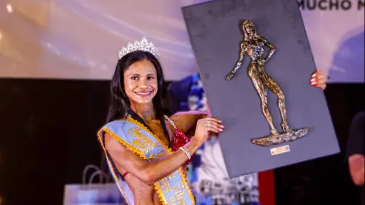 Angelina brilla en Iquique y se corona campeona absoluta en torneo internacional fitness