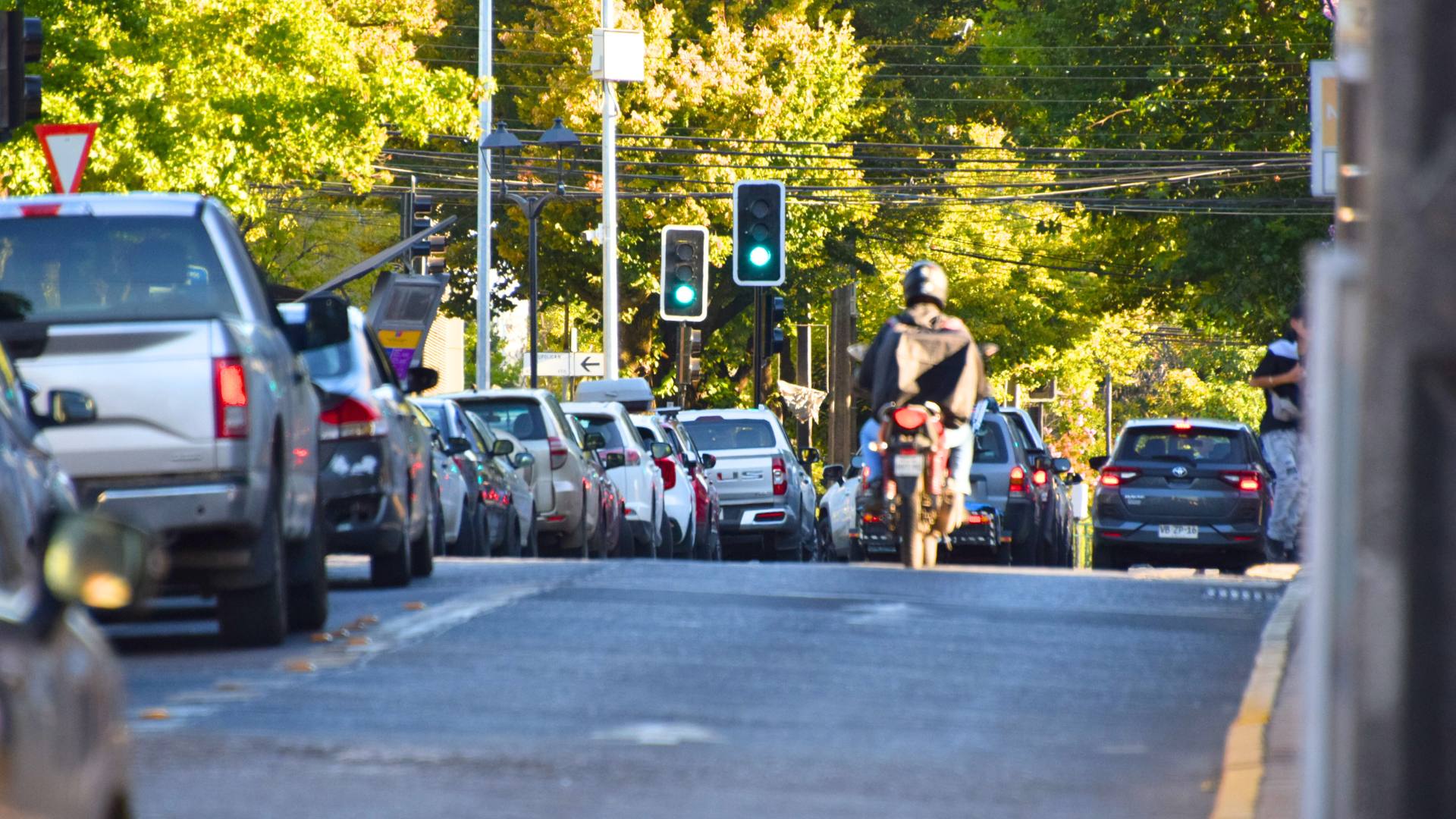 La red semafórica de la ciudad es monitoreada desde sistemas de control que permiten ajustar los tiempos de los cruces según el comportamiento del tránsito. / Fredy Muñoz | La Tribuna