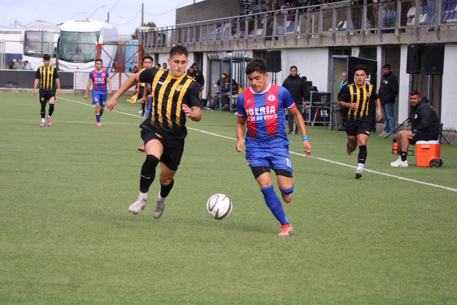 Desde que ingresó en la segunda fracción, Daniel Mora hizo de las suyas por su carril / La Tribuna