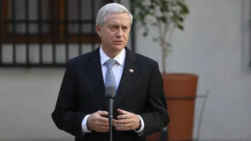 Kast respalda salida de directora de SernamEG pese a tratamiento oncológico y apela a que la confianza no se dio