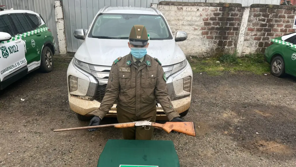 Vehìculo y arma incautada en operativo policial en Mulchén, Carabineros de Chile
