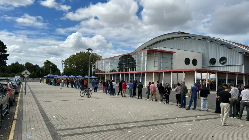 Extensa fila y horas de espera marcaron la última jornada para renovar el permiso de circulación en Los Ángeles, La Tribuna 