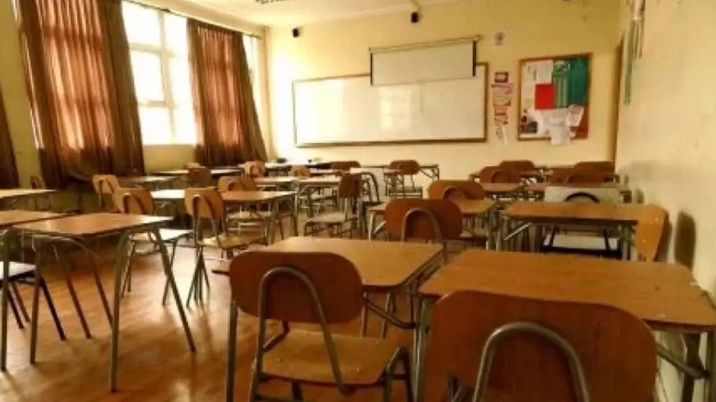 Estudiante que llevó arma a colegio en Curicó podrá volver a clases acompañado por profesionales que “orienten” su conducta , Soychile.cl 
