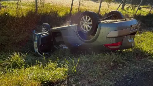 Volcamiento de vehículo camino a Santa Bárbara deja una persona lesionada