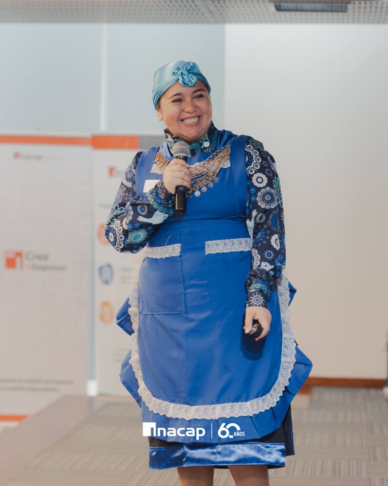 Se presentaron casos de éxito enfocados en innovación, tradición y redes innovadoras, que permitió a las asistentes participar activamente en desafíos de cocreación, propiciando la generación de nuevas redes de contacto.  / INACAP Los Ángeles