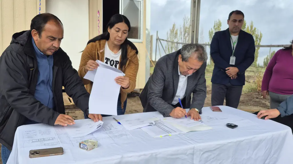 La iniciativa considera una inversión total en subsidios cercana a los  millones, permitiendo que las familias puedan construir sus viviendas en sus propios terrenos