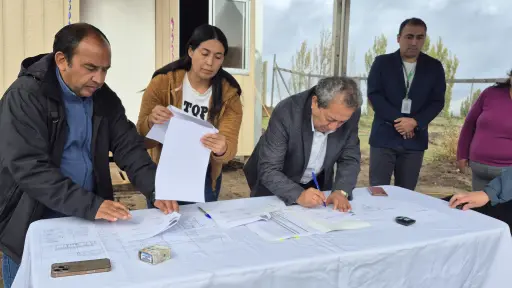 Laja inicia construcción de viviendas para 9 familias: proyecto incluye a afectada por incendios forestales