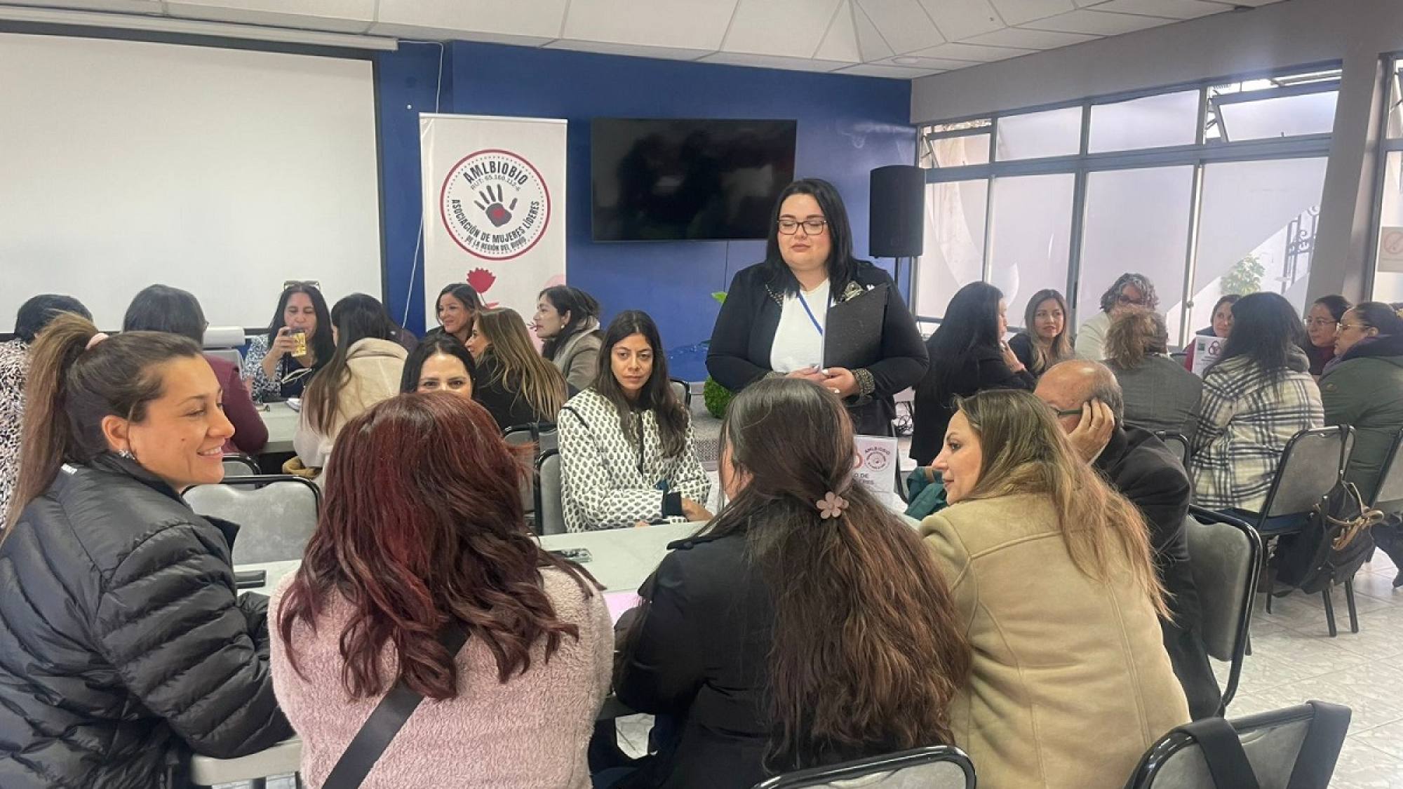 Alta participación en jornada de Congreso de Mujeres Líderes con foco en experiencias en Los Ángeles