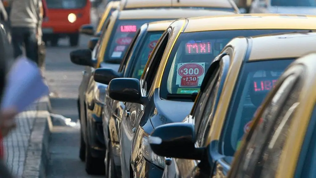 La medida busca compensar parcialmente el alza de tarifas que enfrentan los conductores producto del encarecimiento de los combustibles., contexto