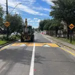 Trabajos en terreno permitieron la instalación de dispositivos para disminuir la velocidad vehicular en distintos puntos de la comuna., Municipalidad de Los Ángeles