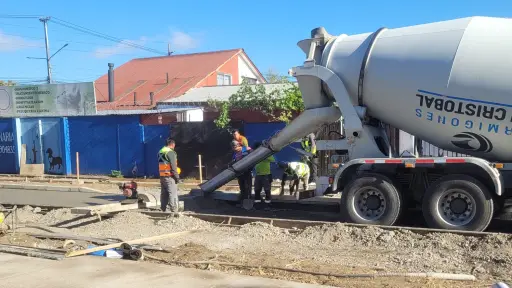 Vecinos piden suspender obras en Costanera Quilque por rebalse de aguas servidas