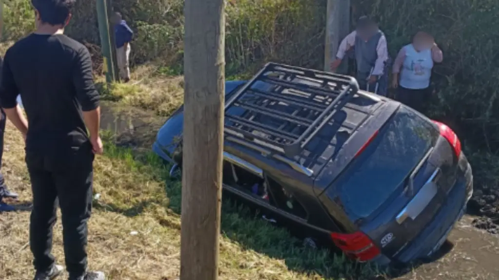 Reportan volcamiento de un vehículo menor en sector rural de Los Ángeles, Diario La Tribuna
