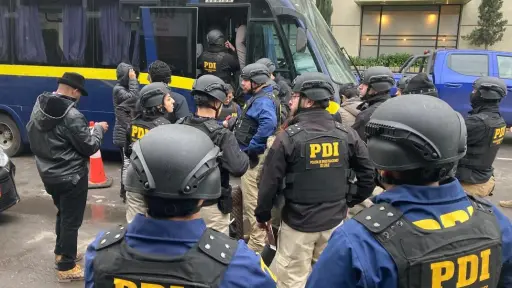 Control migratorio en Estación Central culmina con dos detenidos y 52 personas denunciadas por situación irregular