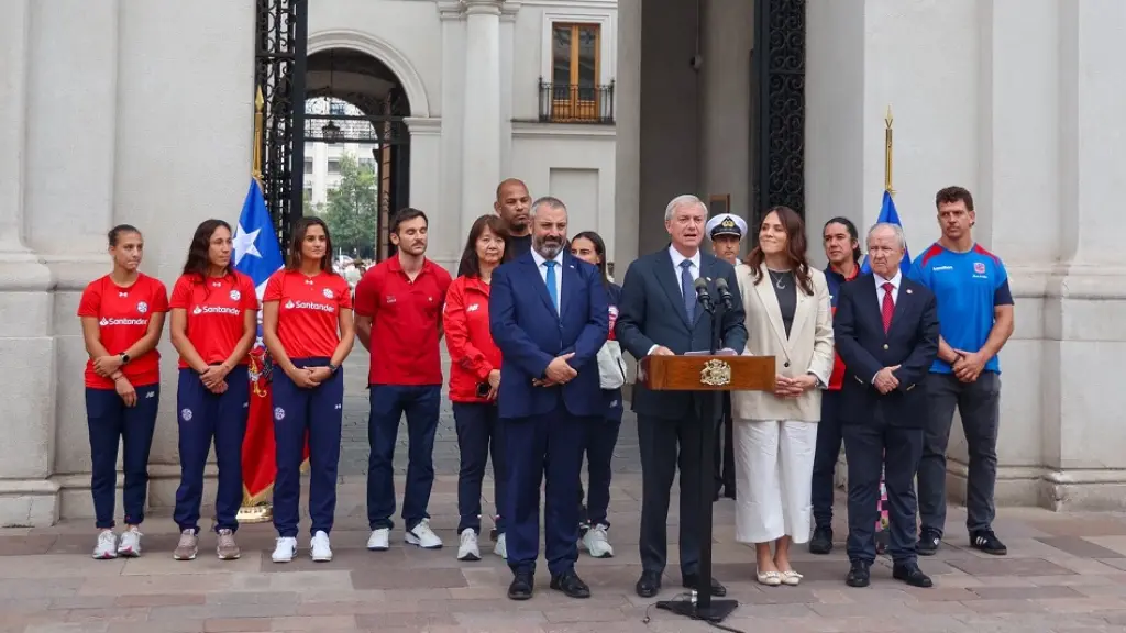 Autoridades y deportistas participaron en la actividad realizada en el Palacio de La Moneda, donde se dio a conocer el apoyo a la postulación internacional., IND / Presidencia