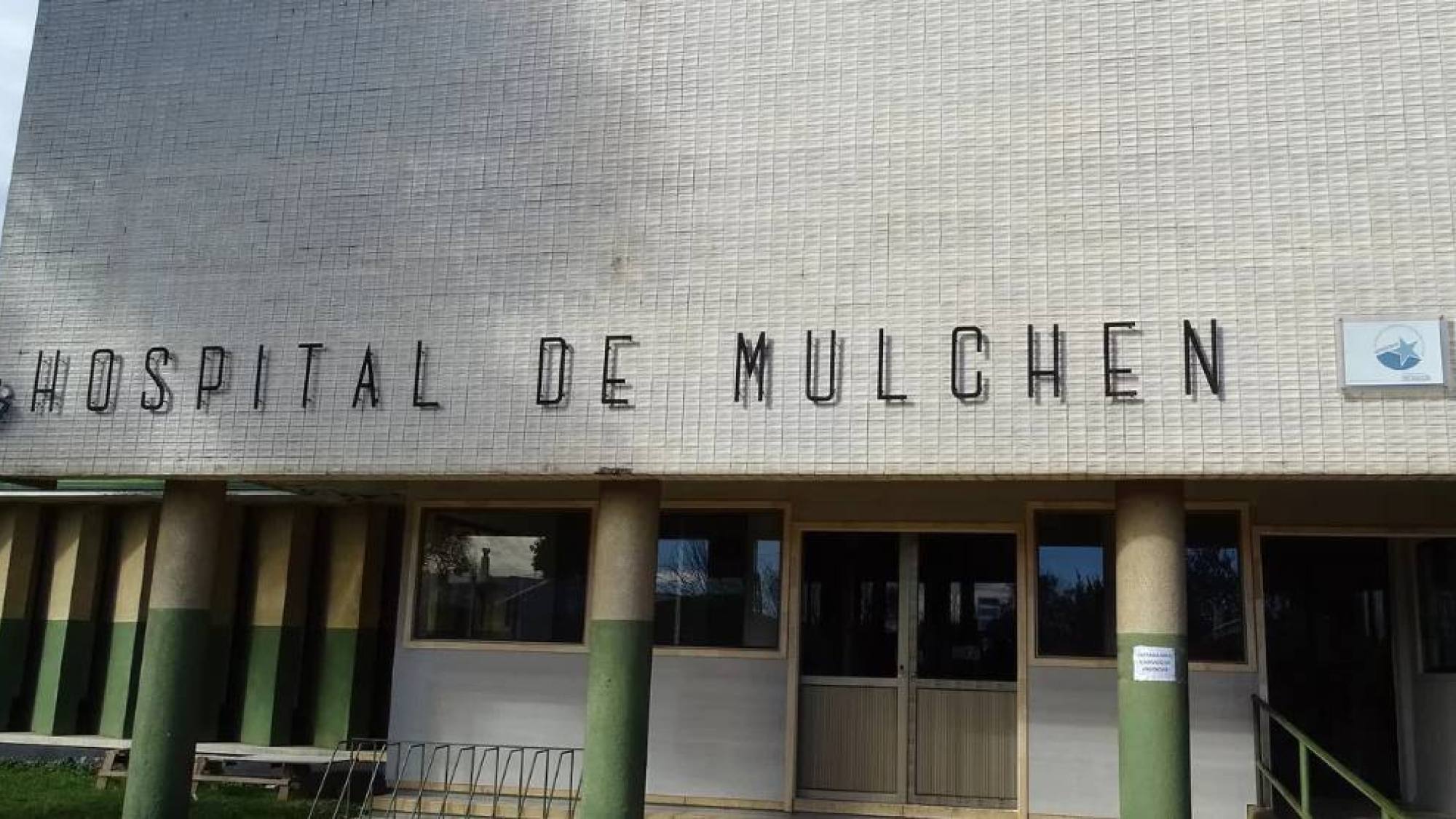 Dos funcionarios resultan intoxicados durante labores de mantención en hospital de Mulchén