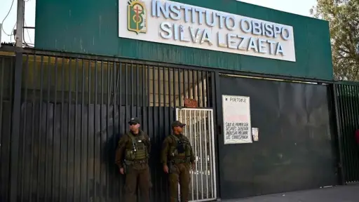 Calama despide a inspectora fallecida tras ataque de estudiante mientras heridos siguen en riesgo vital