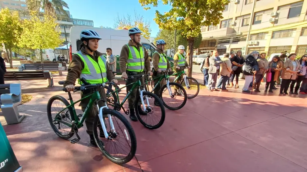 Entrega de bicicletas a subcomisaría de Paillihue, La Tribuna