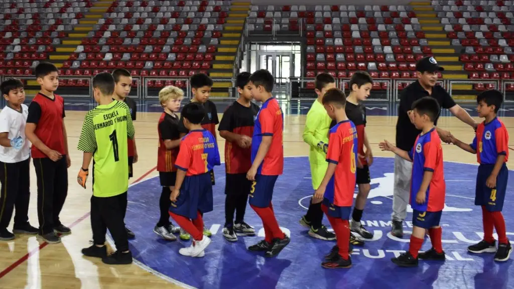 Más de 20 establecimientos educacionales serán protagonistas del Campeonato de Futsal sub 10 que se disputará en el Polideportivo de Los Ángeles, promoviendo el deporte y la vida sana desde la infancia, La Tribuna