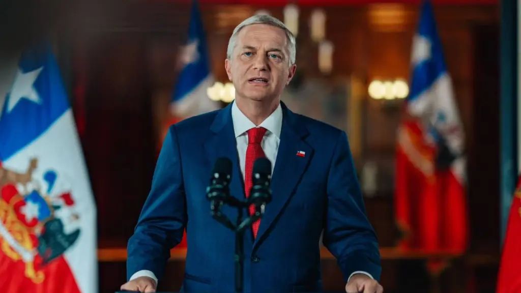 El Presidente José Antonio Kast durante la cadena nacional en que presentó la iniciativa, la que generó reacciones contrapuestas entre gremios empresariales y organizaciones de pymes., Gobierno de Chile