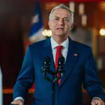 El Presidente José Antonio Kast durante la cadena nacional en que presentó la iniciativa, la que generó reacciones contrapuestas entre gremios empresariales y organizaciones de pymes., Gobierno de Chile
