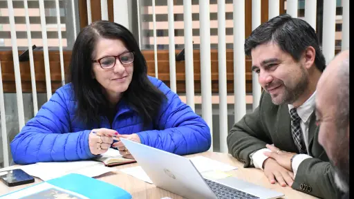 Plantean recarpeteo de Avenida OHiggins de Tucapel y mejoras en conectividad rural en reunión con Obras Públicas