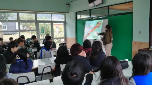 Realizan charla preventiva sobre drogas y convivencia escolar en liceo de Antuco