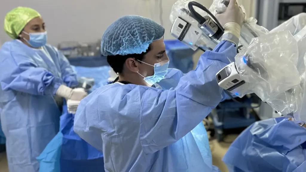 Desde la creación de su centro de cirugía robótica en 2019, la Clínica Andes Salud Concepción ha consolidado un programa de alta especialización, acercando tecnología de punta a pacientes del sur del país que antes debían trasladarse a la capital.