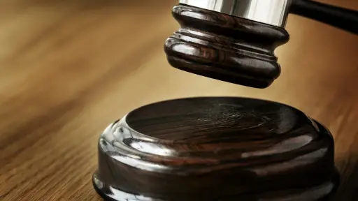 Madre e hijo son condenados por violento robo en ferretería de Bulnes