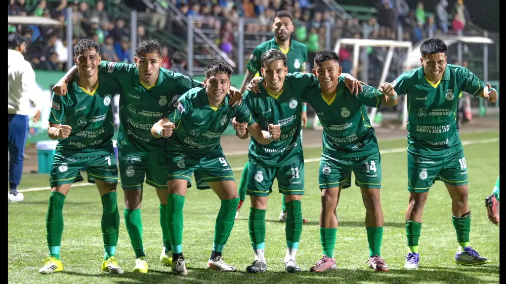 Ignacio Flores desata la alegría con el gol que ilusionó a Comunal Cabrero, en un partido que terminó con una dura caída ante Quintero Unido, La Tribuna