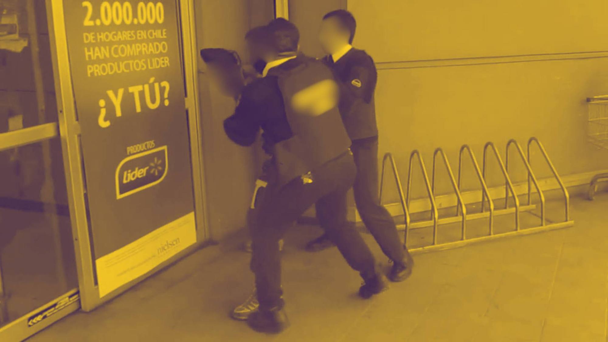 Hombre amenazó con arma blanca a guardias de supermercado de Los Ángeles tras intento de hurto